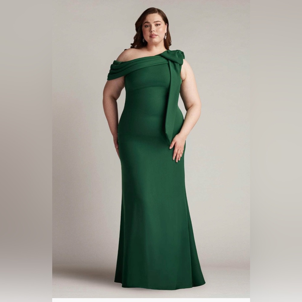 TADASHI SHOJI - CASSIA BOW-SHOULDER CREPE GOWN - PLUS SIZE